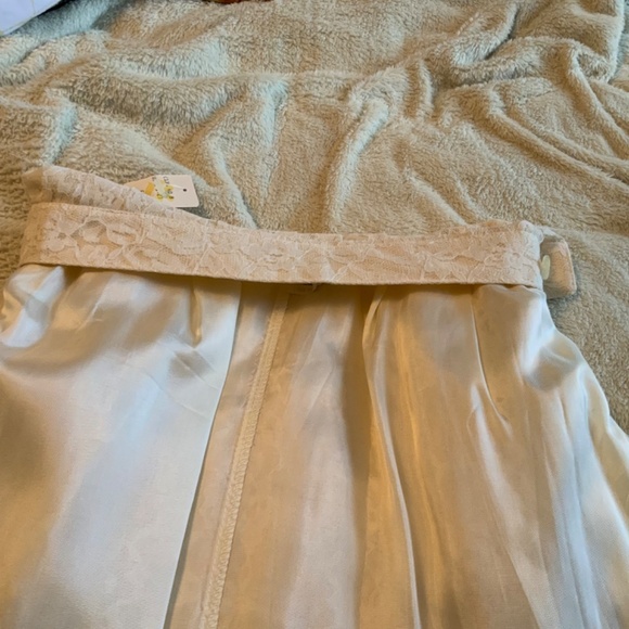 Ladies (new with tags) skirt with lace overlay - Picture 3 of 10